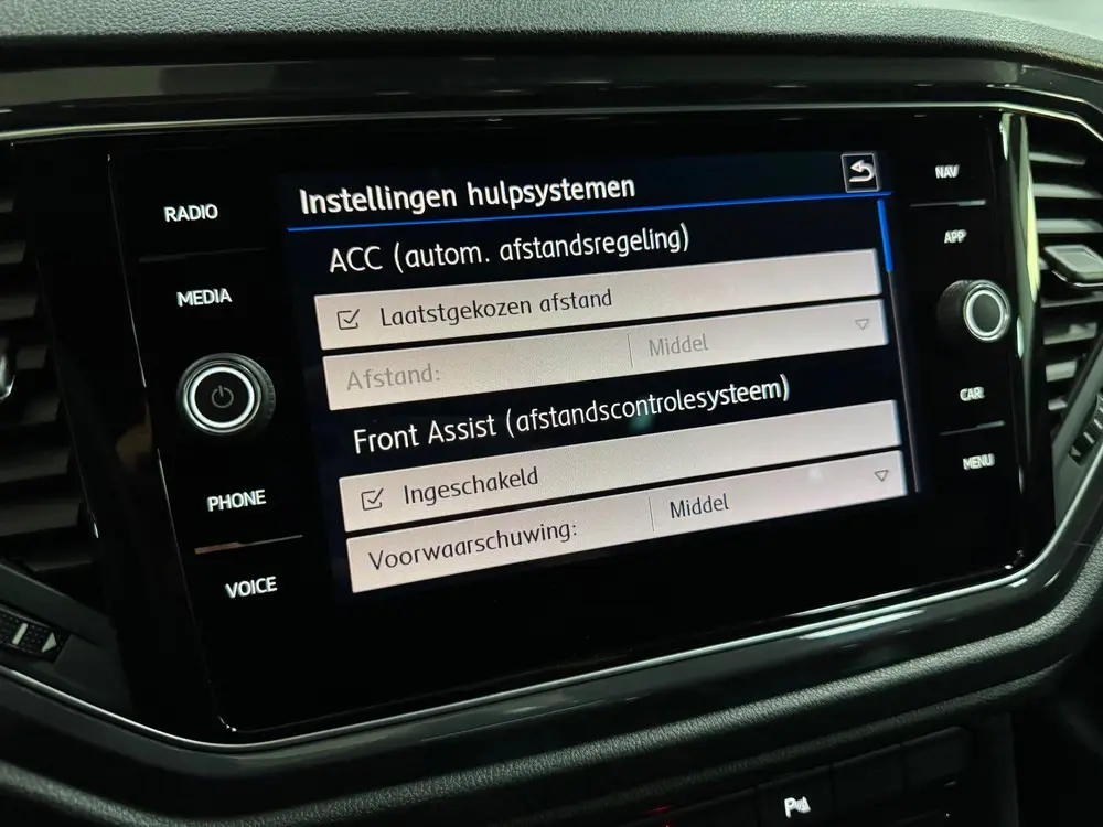 Volkswagen T-Roc 1.5 TSI 3x R-Line Pano Virtual Trekhaak Nav uit 2019, foto 17