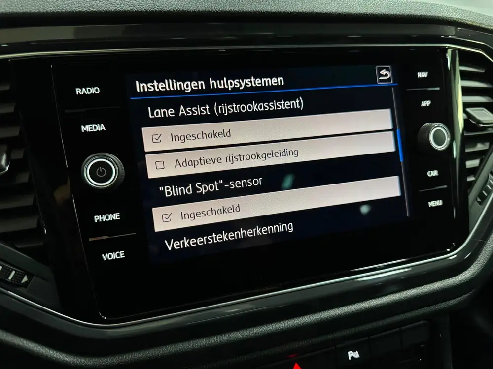 Volkswagen T-Roc 1.5 TSI 3x R-Line Pano Virtual Trekhaak Nav uit 2019, foto 18
