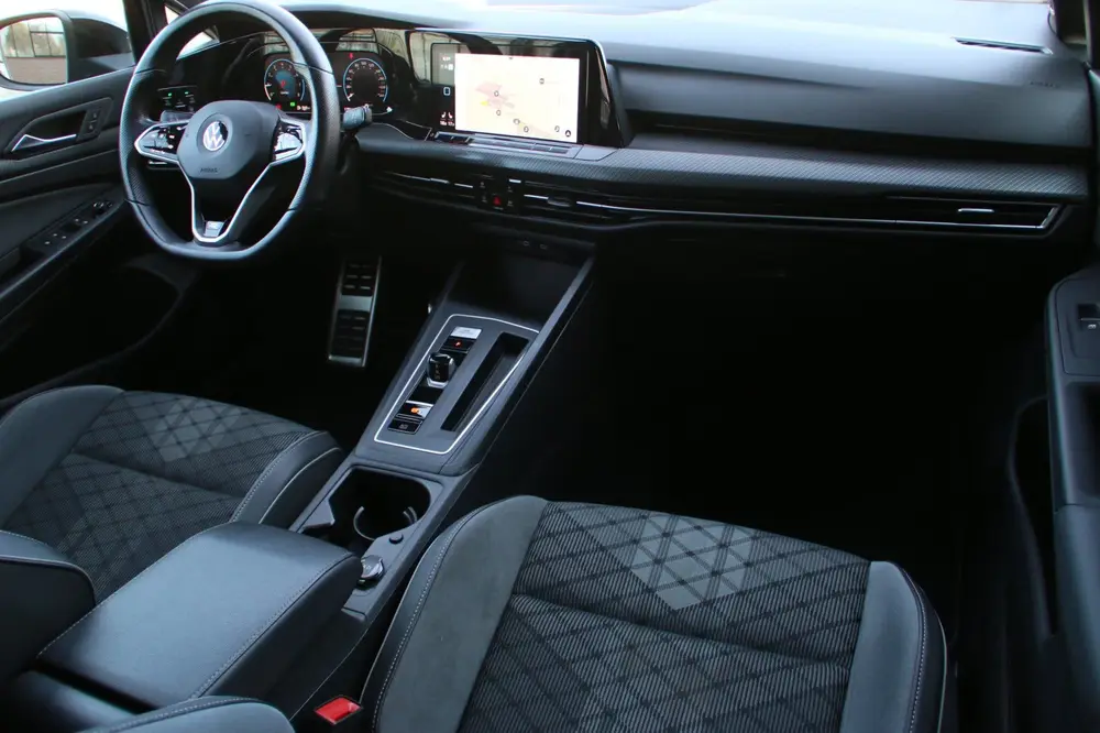 Volkswagen Golf 1.5 eTSI R-Line IQ-LIGHT PANO-DAK uit 2020, foto 10