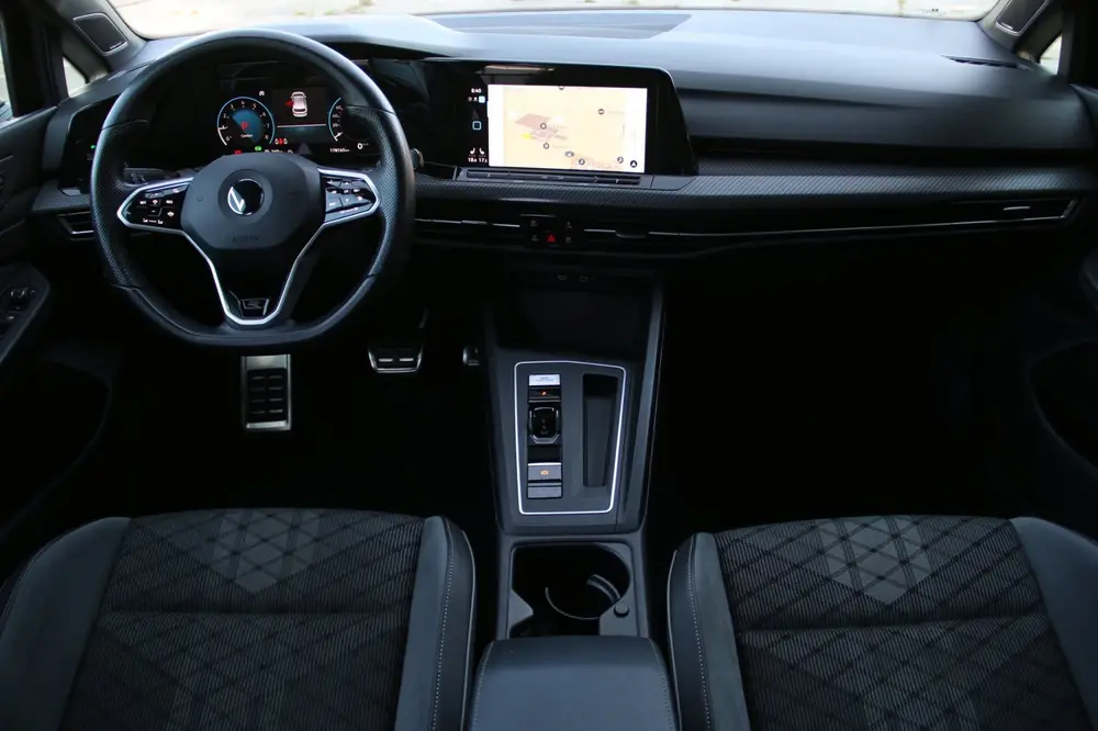 Volkswagen Golf 1.5 eTSI R-Line IQ-LIGHT PANO-DAK uit 2020, foto 12