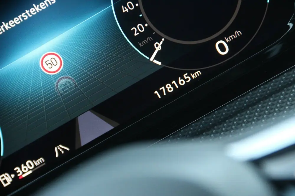 Volkswagen Golf 1.5 eTSI R-Line IQ-LIGHT PANO-DAK uit 2020, foto 15
