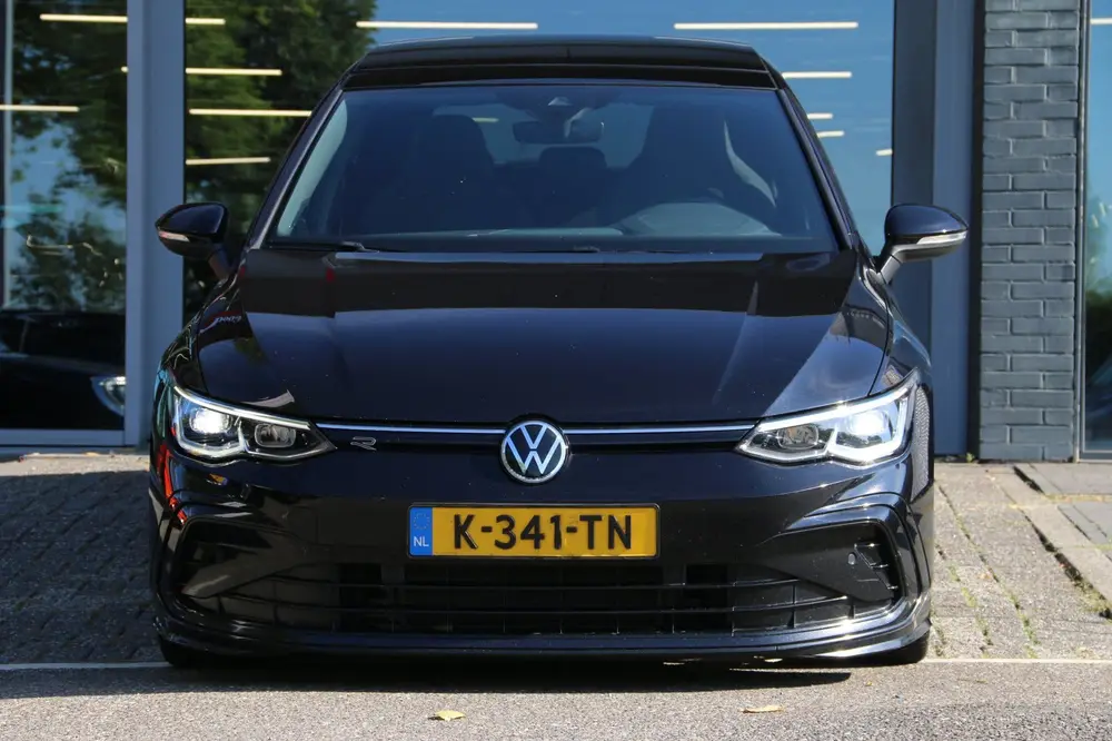 Volkswagen Golf 1.5 eTSI R-Line IQ-LIGHT PANO-DAK uit 2020, foto 2