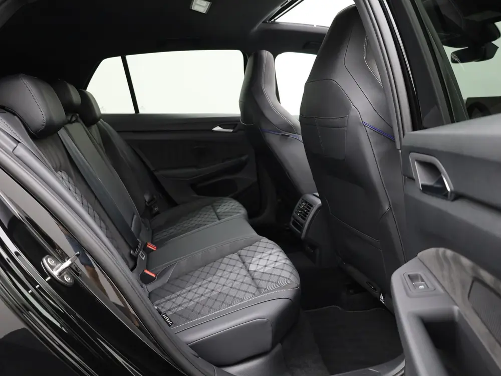 Volkswagen Golf 1.5 eTSI R-Line Edition | Pano | Keyless | T uit 2025, foto 15