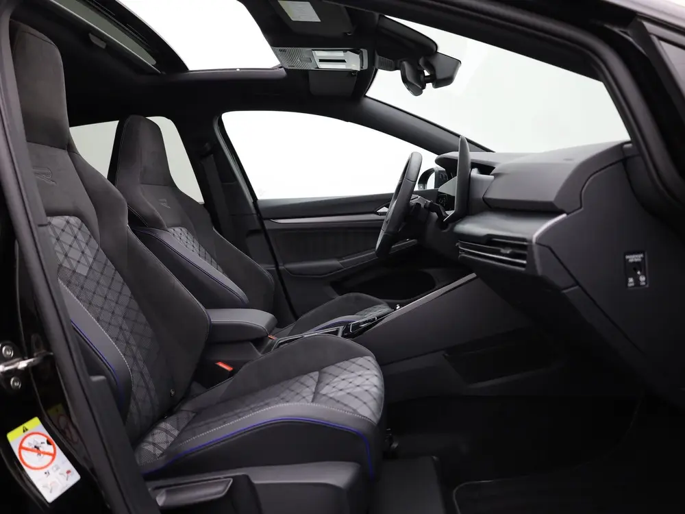 Volkswagen Golf 1.5 eTSI R-Line Edition | Pano | Keyless | T uit 2025, foto 18