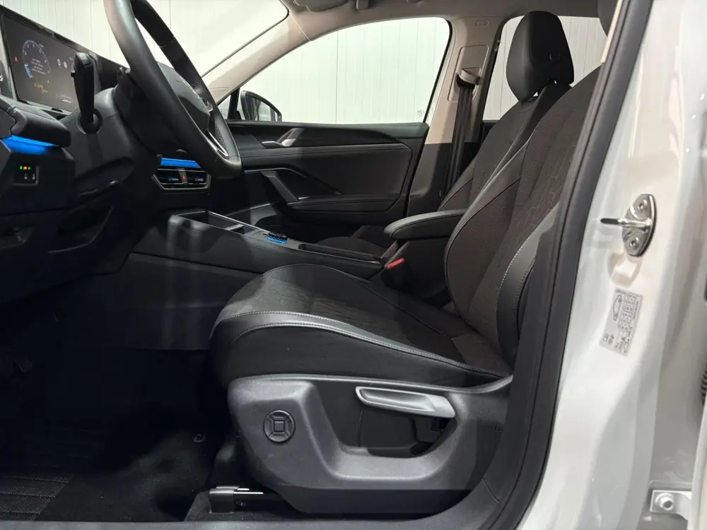 Volkswagen Tiguan 1.5 eTSI Life Edition Automaat / Navigatie uit 2025, foto 13