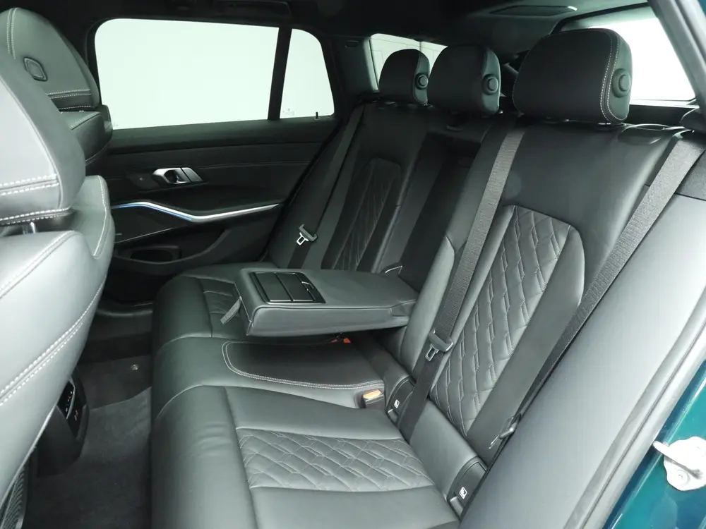 BMW D3S Touring XDrive | LED | Leder | HUD | P uit 2023, foto 8