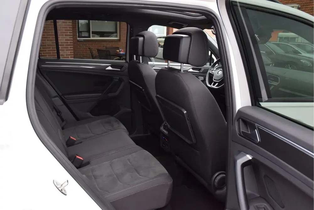 Volkswagen Tiguan 1.5 TSI ACT Highline Business R Line Panor uit 2020, foto 16