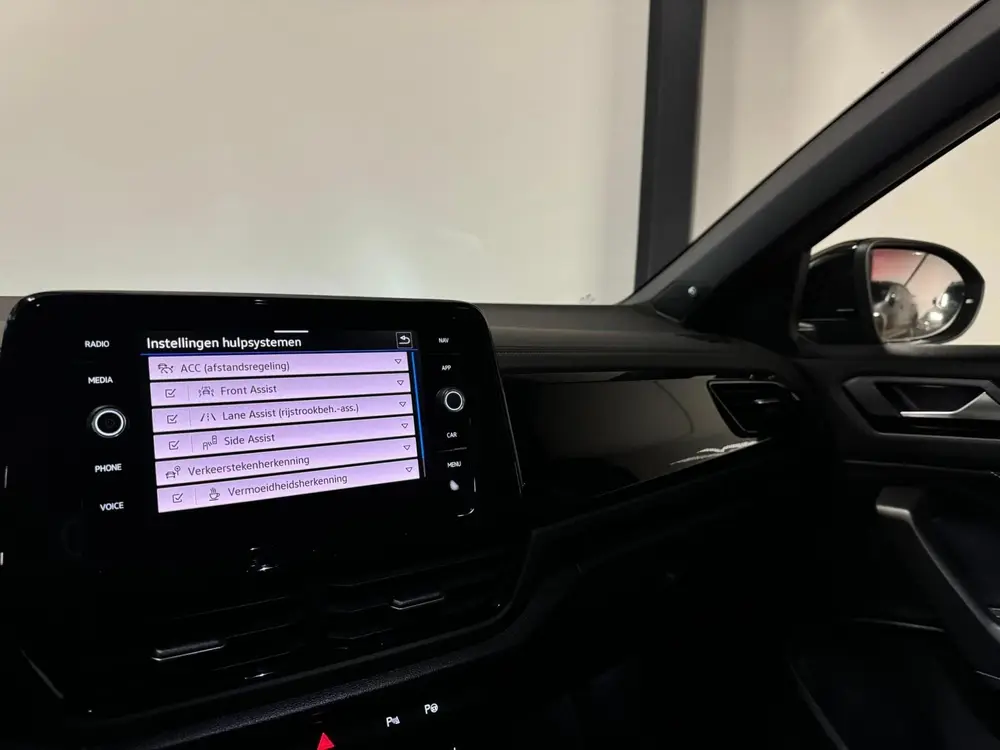 Volkswagen T-Roc 1.5 TSI R-Line Business PANO KEYLESS uit 2024, foto 18