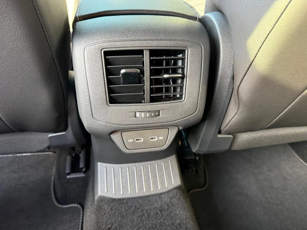 Volkswagen T-Roc 1.5 TSI R-Line Edition 150PK / LED KOPLAMPE uit 2025, foto 11