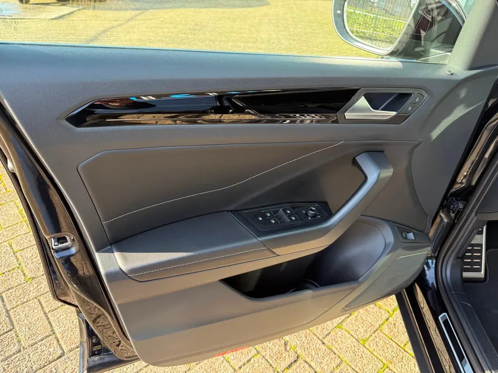 Volkswagen T-Roc 1.5 TSI R-Line Edition 150PK / LED KOPLAMPE uit 2025, foto 7