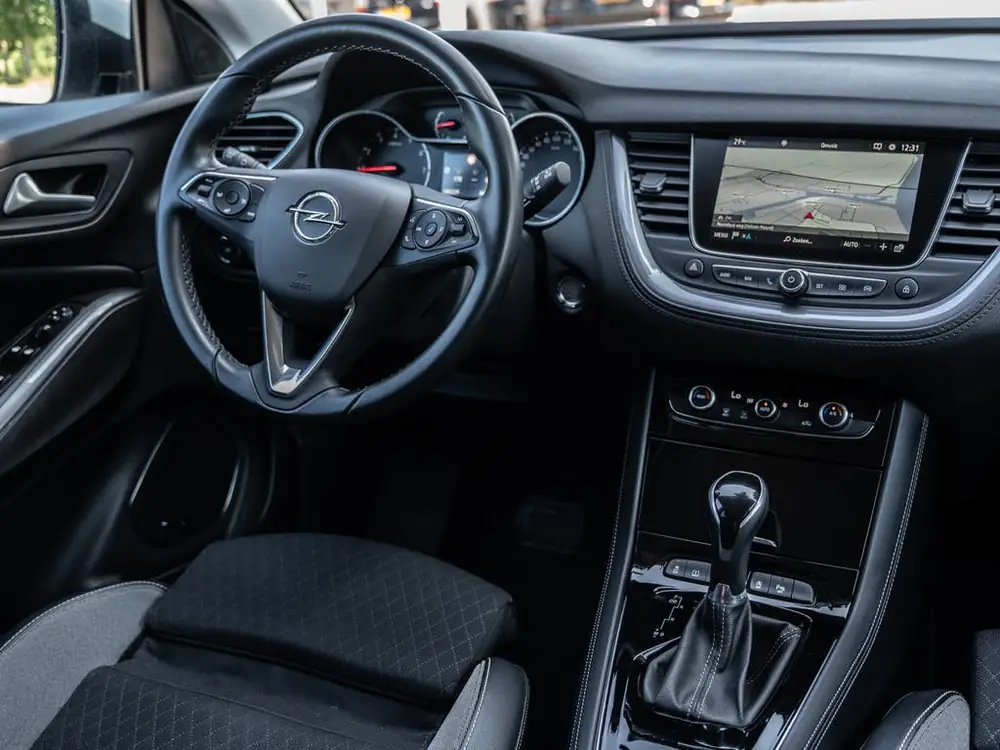 Opel Grandland X 1.2 Turbo Business Executive | AUTOMAAT | A uit 2019, foto 2