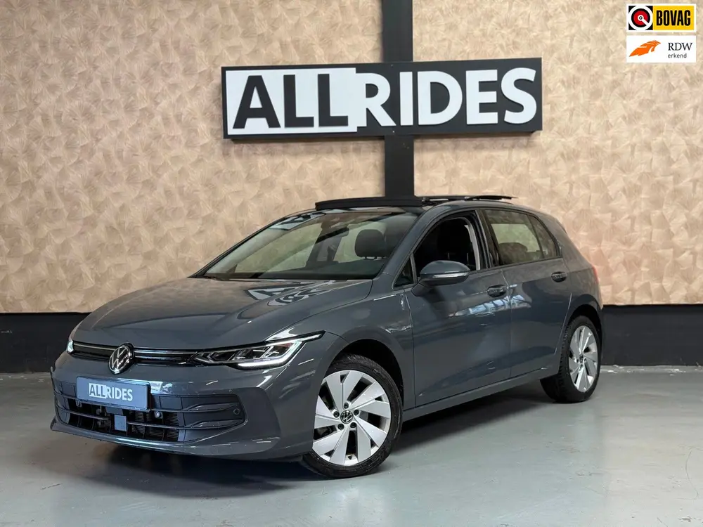 Volkswagen Golf 1.5 eHybrid Life Edition | Camera | Pano | S uit 2025