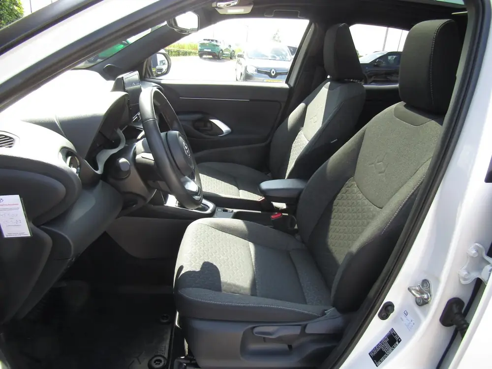 Toyota Yaris Cross 1.5 VVT-I Hybrid 116pk CVT Dynamic / Pano uit 2024, foto 17