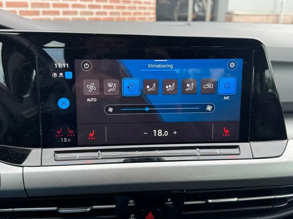 Volkswagen Golf 1.0 TSI | Life Business 5-Drs | Navi | Camer uit 2022, foto 17