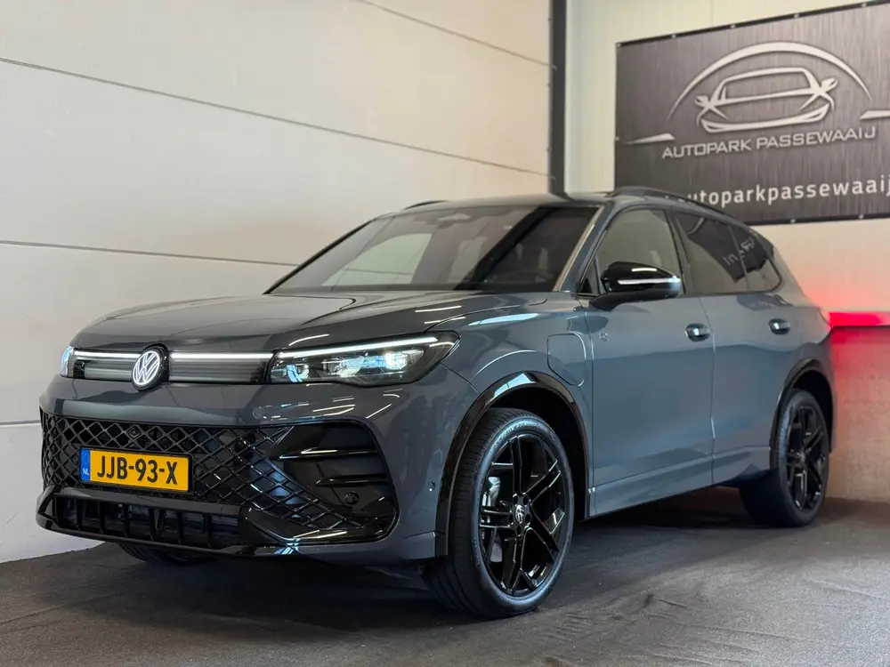 Volkswagen Tiguan 1.5 eHybrid R-Line Edition Pano, ACC, IQ uit 2025