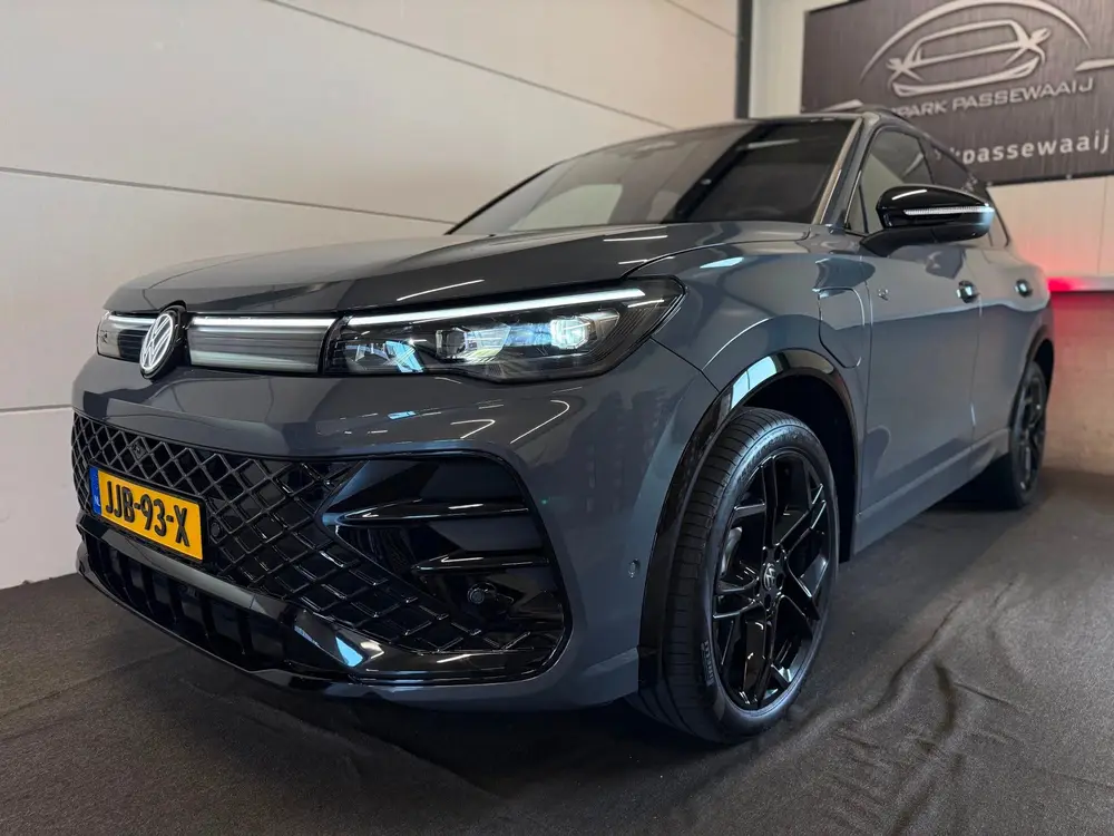 Volkswagen Tiguan 1.5 eHybrid R-Line Edition Pano, ACC, IQ uit 2025, foto 3