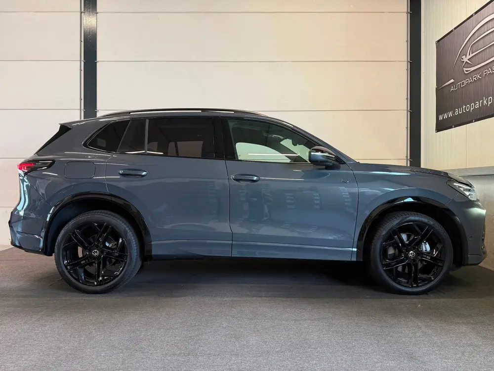 Volkswagen Tiguan 1.5 eHybrid R-Line Edition Pano, ACC, IQ uit 2025, foto 9