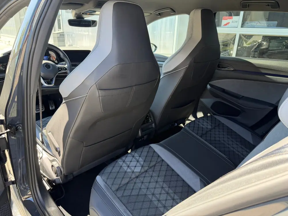 Volkswagen Golf 1.5 eTSI R-Line Business , led, 2 x R- line uit 2021, foto 7