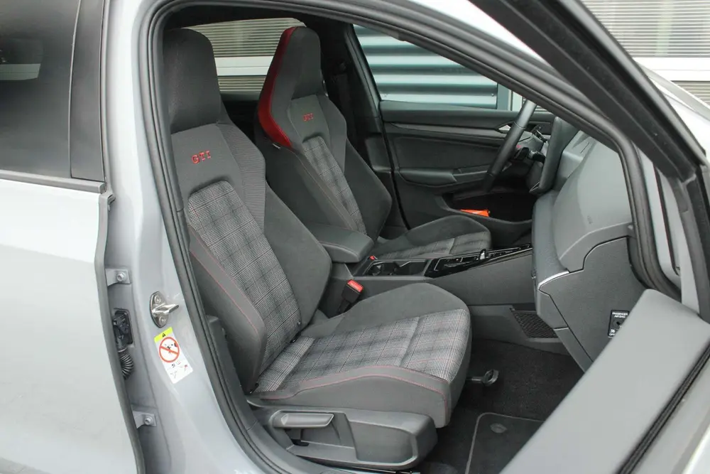 Volkswagen Golf GTI 2.0 TSI 265pk DSG | DCC Onderstel | Pano uit 2025, foto 18