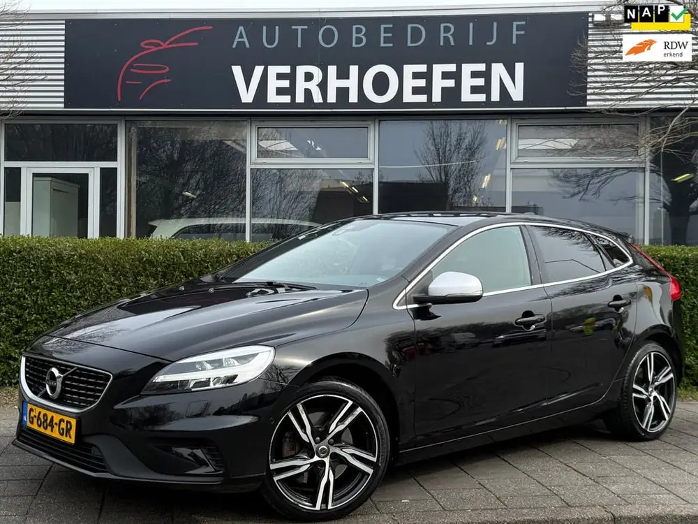 Volvo V40 1.5 T3 Polar+ Sport - AUTOMAAT - PANODAK - ZWART L uit 2019