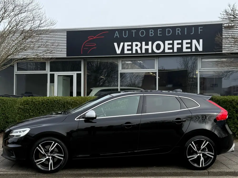 Volvo V40 1.5 T3 Polar+ Sport - AUTOMAAT - PANODAK - ZWART L uit 2019, foto 11