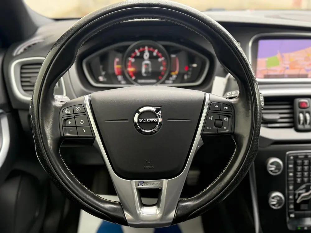 Volvo V40 1.5 T3 Polar+ Sport - AUTOMAAT - PANODAK - ZWART L uit 2019, foto 14