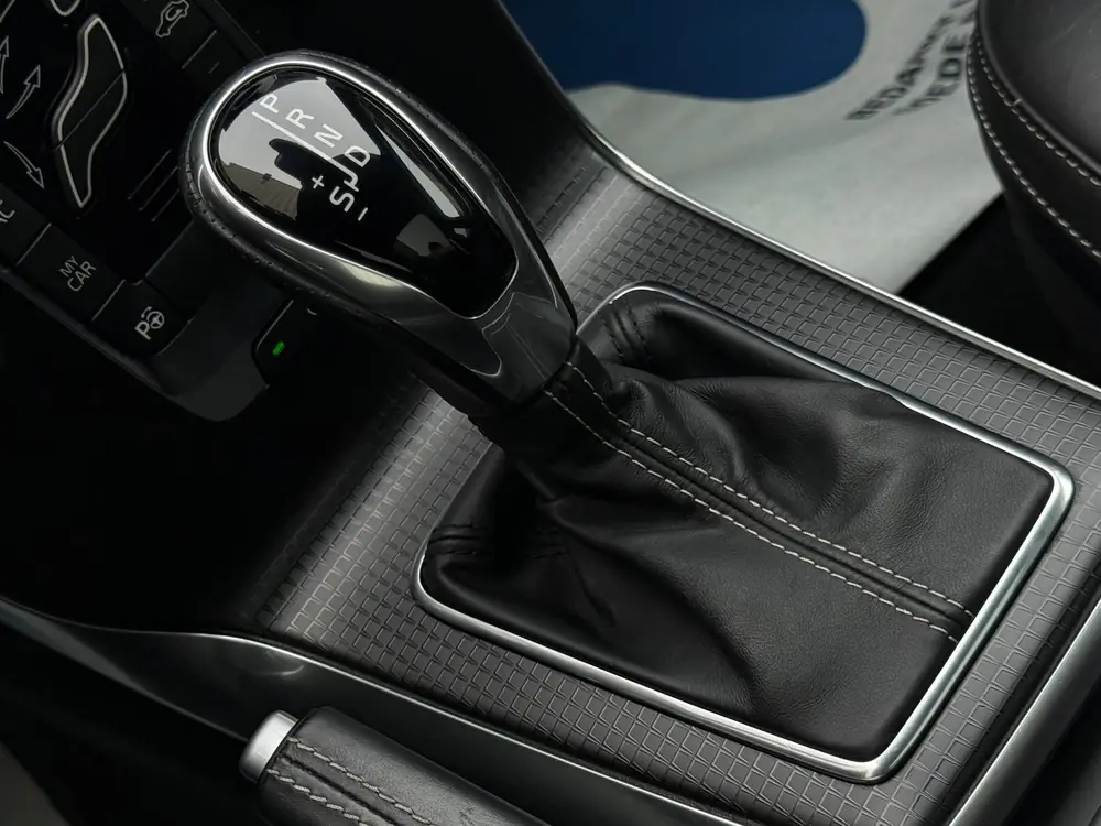 Volvo V40 1.5 T3 Polar+ Sport - AUTOMAAT - PANODAK - ZWART L uit 2019, foto 17