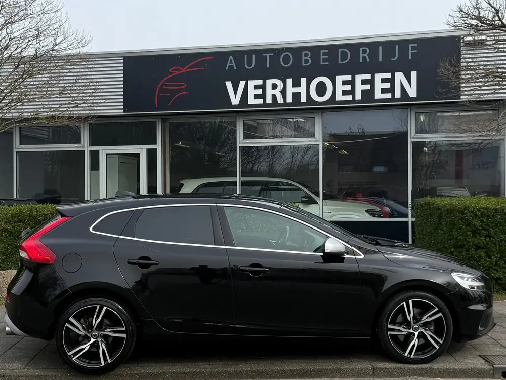 Volvo V40 1.5 T3 Polar+ Sport - AUTOMAAT - PANODAK - ZWART L uit 2019, foto 6