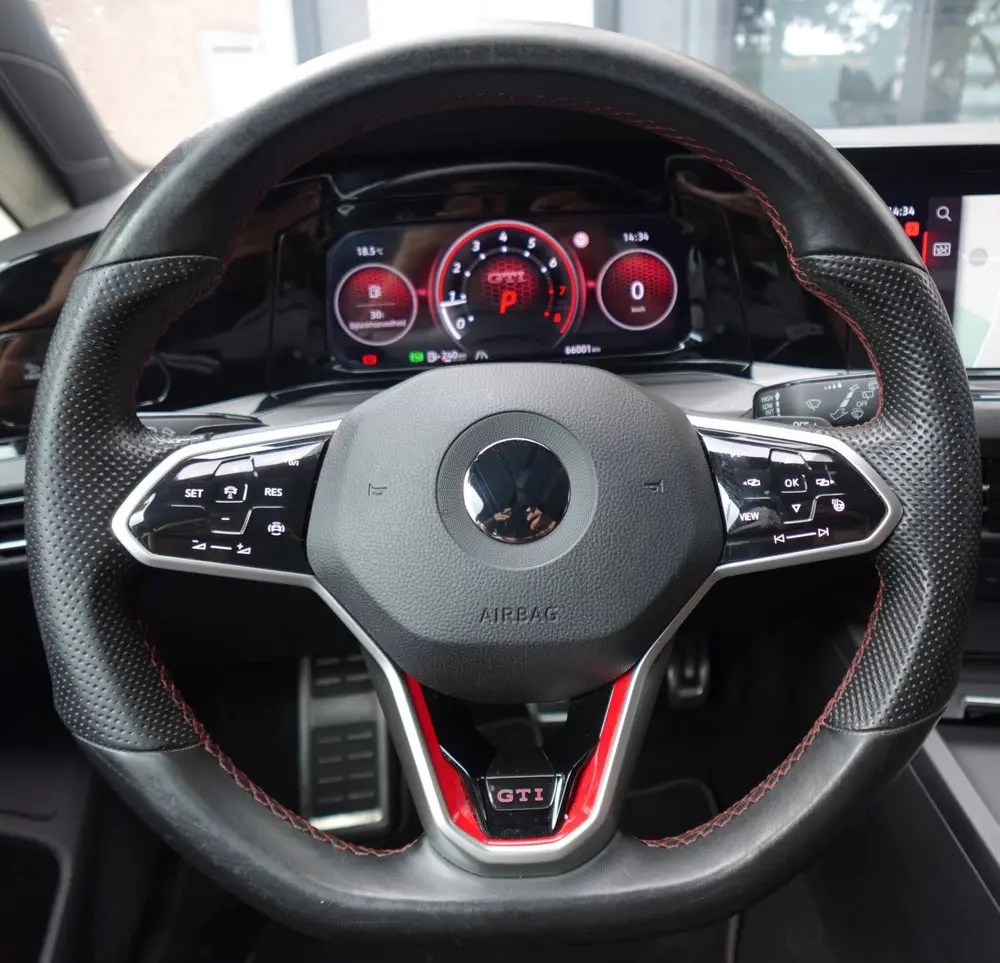 Volkswagen Golf 2.0 TSI GTI CLUBSPORT PANO CAM uit 2022, foto 16