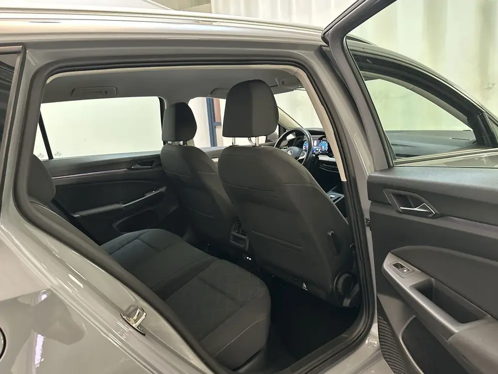 Volkswagen Golf Variant 1.0 eTSI DSG Life Sfeerverlichting N uit 2022, foto 11