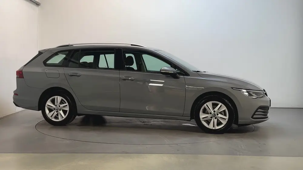 Volkswagen Golf Variant 1.0 eTSI DSG Life Sfeerverlichting N uit 2022, foto 12