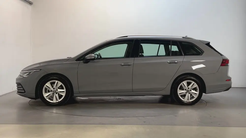 Volkswagen Golf Variant 1.0 eTSI DSG Life Sfeerverlichting N uit 2022, foto 16