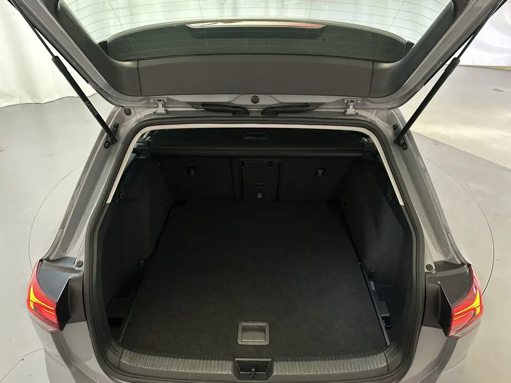 Volkswagen Golf Variant 1.0 eTSI DSG Life Sfeerverlichting N uit 2022, foto 18