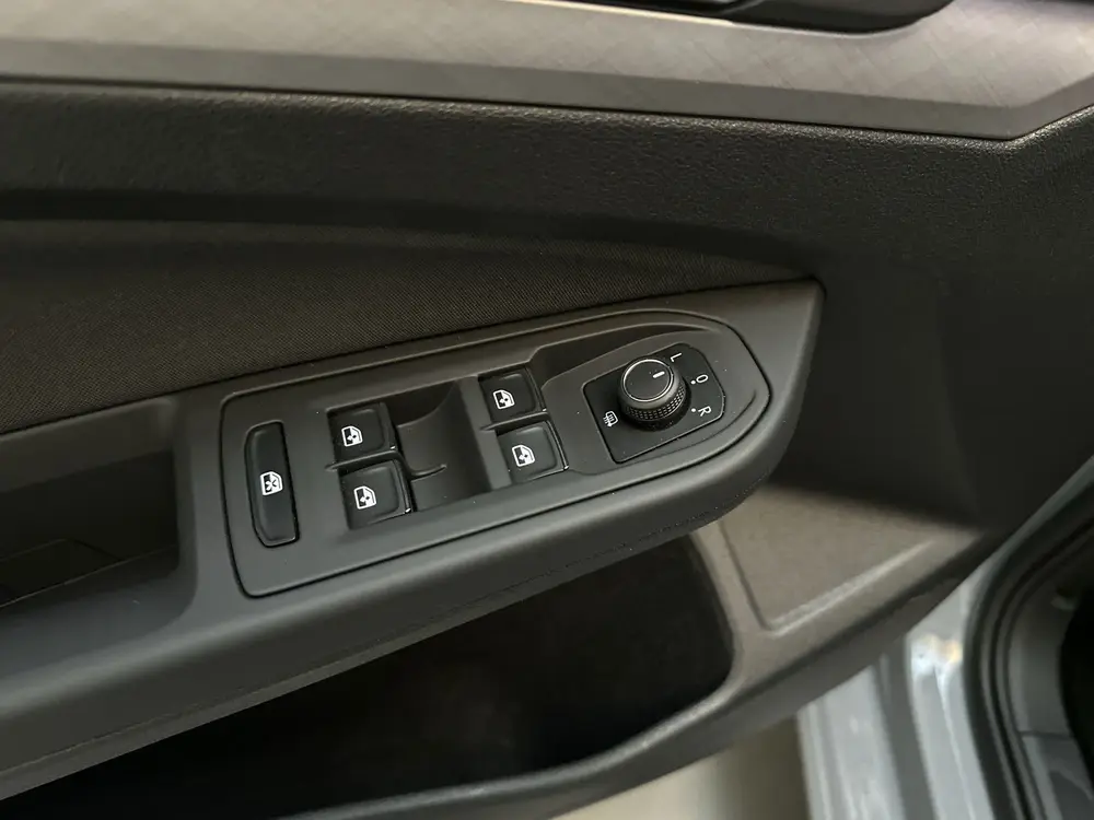 Volkswagen Golf Variant 1.0 eTSI DSG Life Sfeerverlichting N uit 2022, foto 19