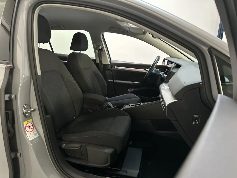 Volkswagen Golf Variant 1.0 eTSI DSG Life Sfeerverlichting N uit 2022, foto 7