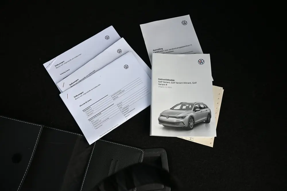 Volkswagen Golf Variant 1.0 eTSI Life camera climate uit 2022, foto 16