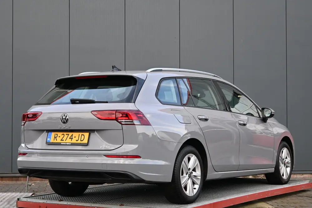 Volkswagen Golf Variant 1.0 eTSI Life camera climate uit 2022, foto 3