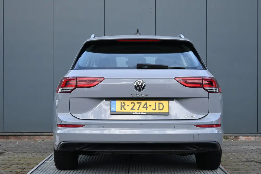Volkswagen Golf Variant 1.0 eTSI Life camera climate uit 2022, foto 5
