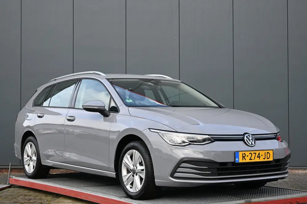 Volkswagen Golf Variant 1.0 eTSI Life camera climate uit 2022, foto 9