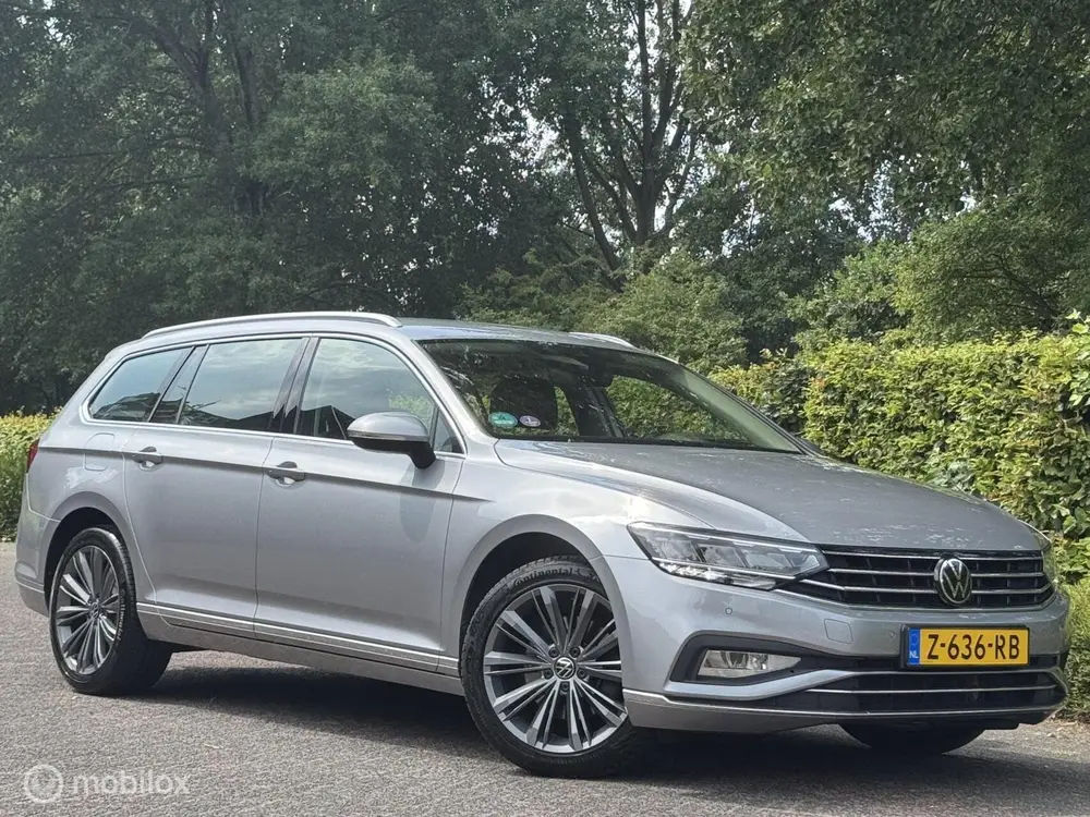 Volkswagen Passat Variant 1.5 TSI R-Line Business +/HUD/OHDO uit 2020, foto 2