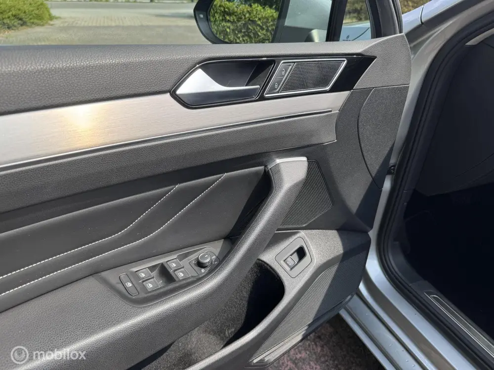 Volkswagen Passat Variant 1.5 TSI R-Line Business +/HUD/OHDO uit 2020, foto 8