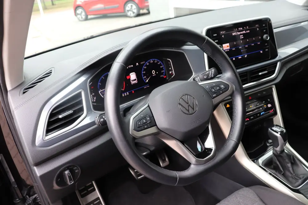 Volkswagen T-Roc 1.5 TSI Move Automaat. All-season banden, F uit 2023, foto 16