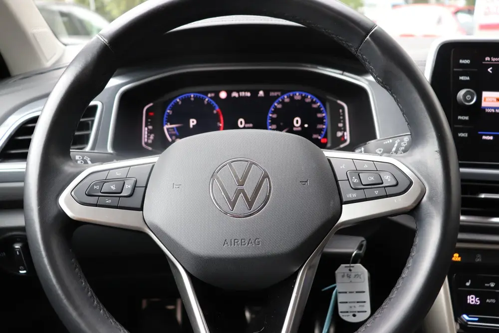 Volkswagen T-Roc 1.5 TSI Move Automaat. All-season banden, F uit 2023, foto 19
