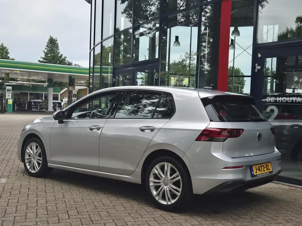 Volkswagen Golf 1.0 TSI Life | Navigatie Via Apple Carplay | Climate Control | Parkeersensoren Golf 1.0 TSI Life | Navigatie via Apple carplay | uit 2020, foto 4