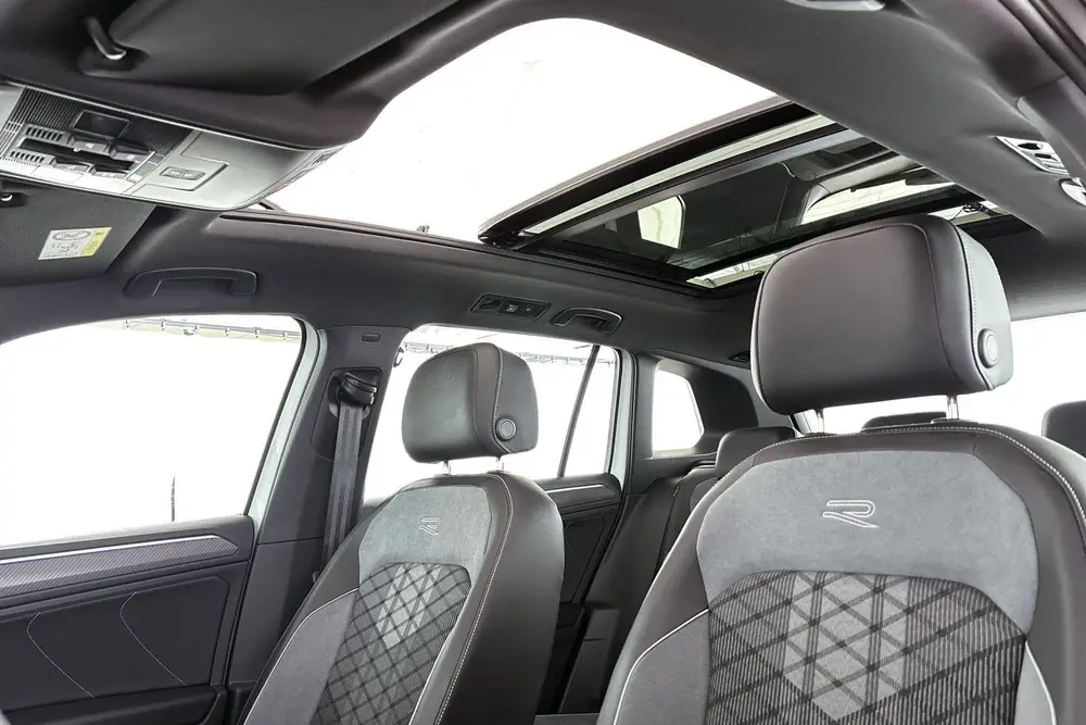 Volkswagen Tiguan 1.4 TSI eHybrid R-Line Business+ Pano Trek uit 2022, foto 8