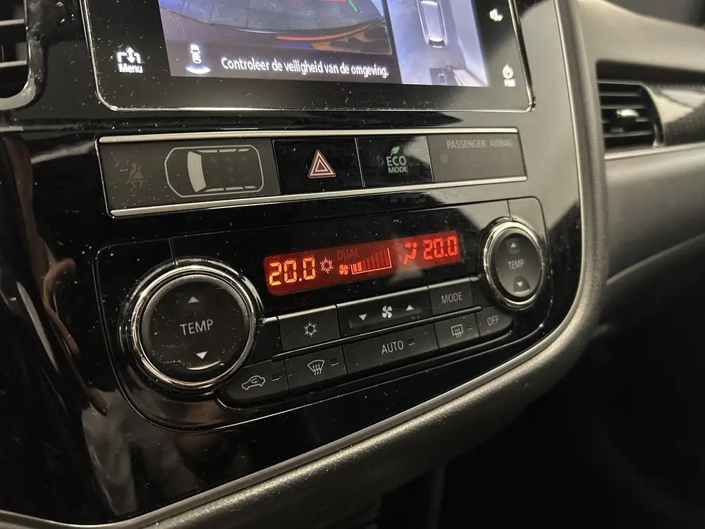 Mitsubishi Outlander 2.4 PHEV S-Edition | SCHUIF-/KANTELDAK uit 2019, foto 13