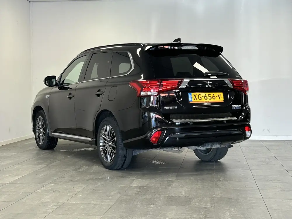 Mitsubishi Outlander 2.4 PHEV S-Edition | SCHUIF-/KANTELDAK uit 2019, foto 6