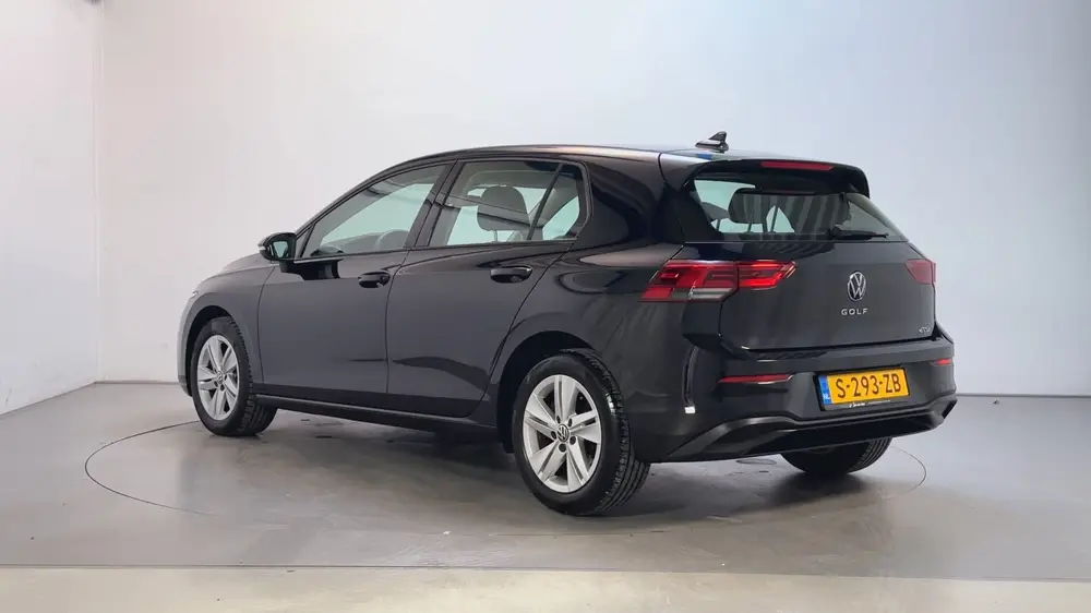 Volkswagen Golf 1.0 eTSI DSG 110pk Life Business Sfeerverlic uit 2023, foto 6