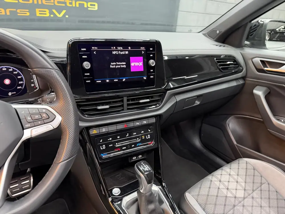Volkswagen T-Roc 1.5 TSI R-Line Black edition IQ-Pano-keyles uit 2024, foto 16