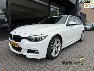 BMW 3-Serie Touring 318i M Sport Edition / apk 8-2027 uit 2019